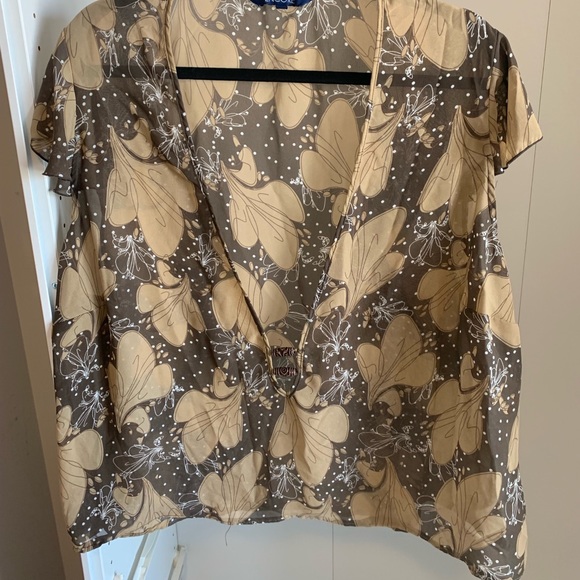 Stylish sheer blouse - Picture 1 of 2